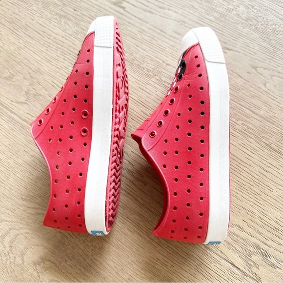 Native x Disney Minnie Mouse Red Jefferson Sneakers - Picture 4 of 8